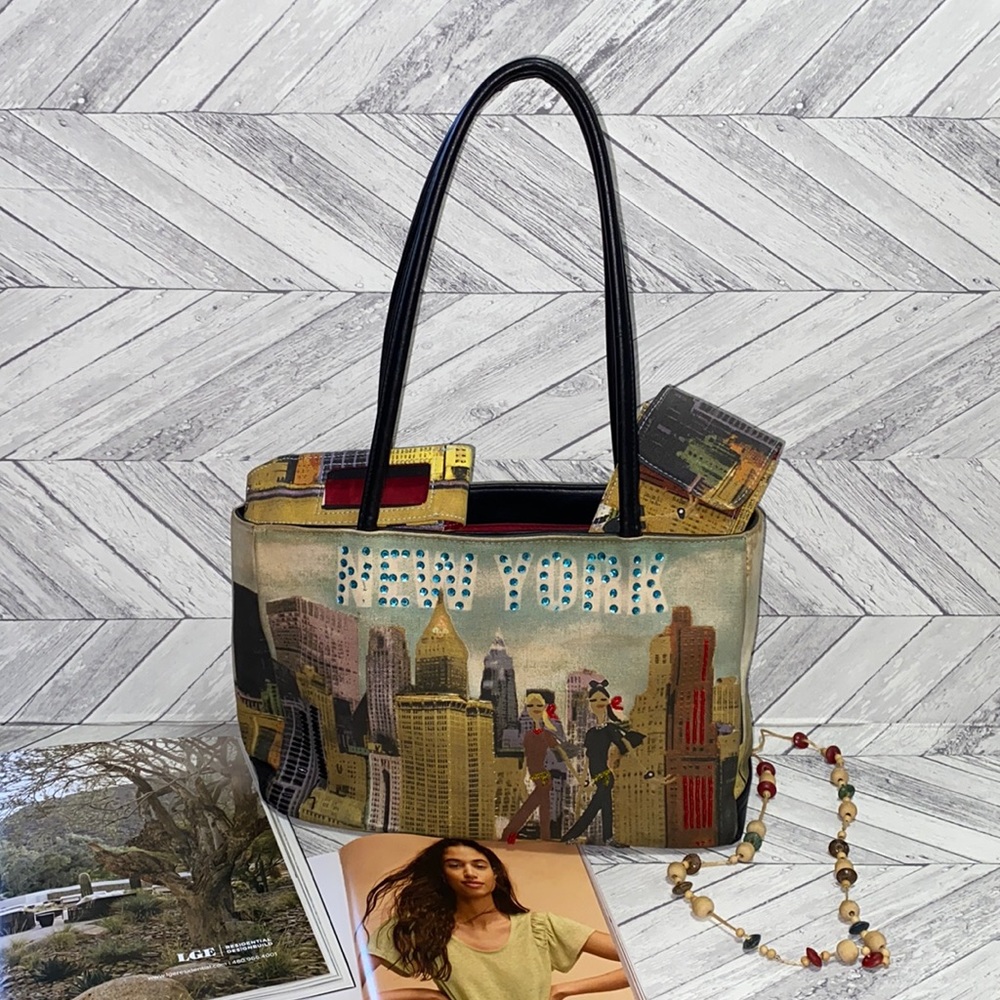 Vintage Frankie & Johnnie purse scene New York
